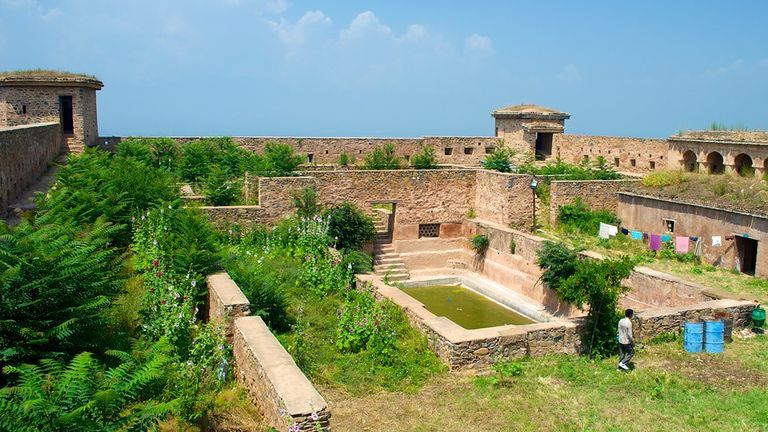 hari-parbat-fort-srinagar