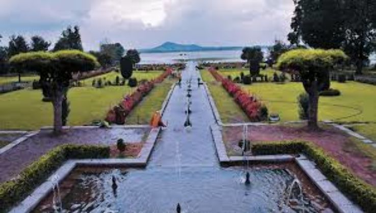 shalimarg garden in srinagar